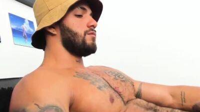 Straight amateur hunk surrenders to a gay touch - drtuber.com